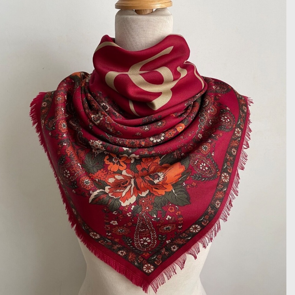 Chanel scarf - Picture 6 of 7